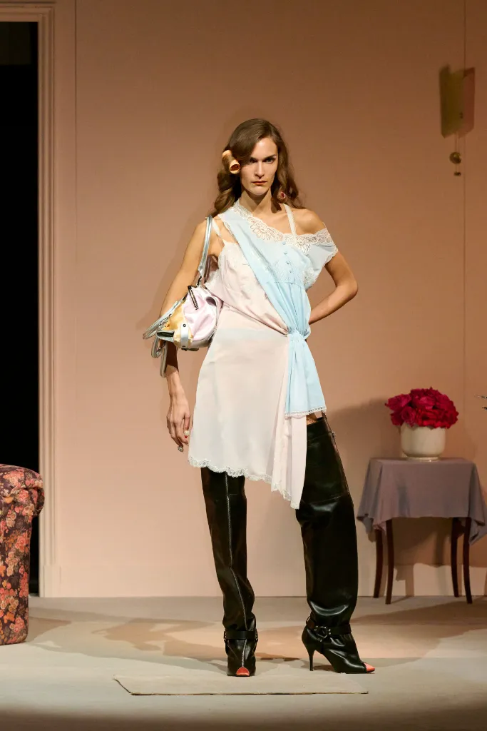 August Barron 26SS027